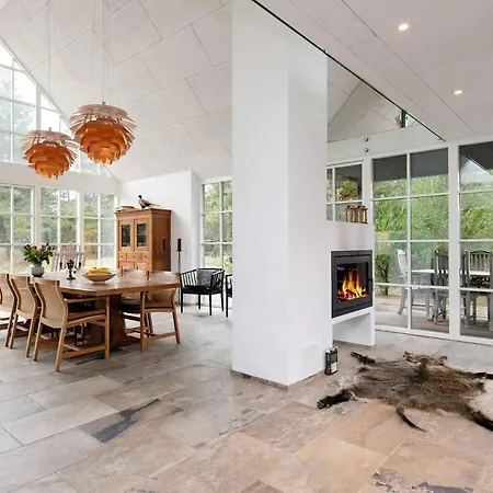 펜션 Architecturally Charming Summer House Blåvand