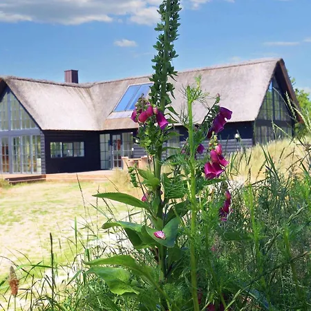 펜션 Architecturally Charming Summer House Blåvand