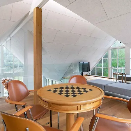 Architecturally Charming Summer House * ブラーバンド