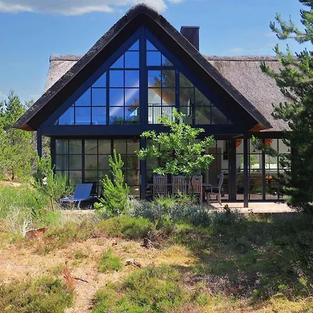 Architecturally Charming Summer House 펜션 *