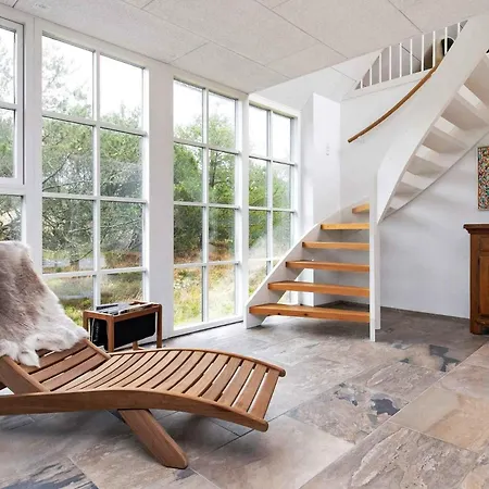 Architecturally Charming Summer House 別荘