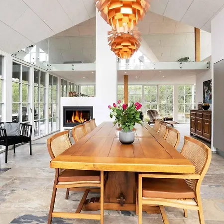 Architecturally Charming Summer House 펜션 Blåvand