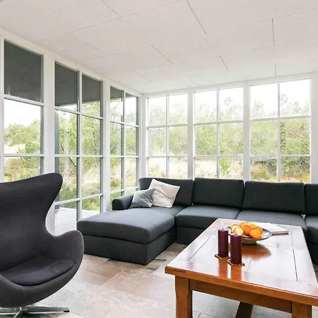 펜션 Architecturally Charming Summer House *
