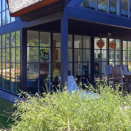 펜션 Architecturally Charming Summer House Blåvand